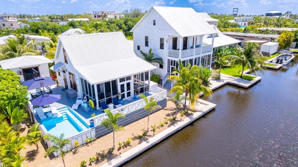 Lukes BZ Dream and Mistico Beach Club plus Boat Shuttle Villa in San Pedro