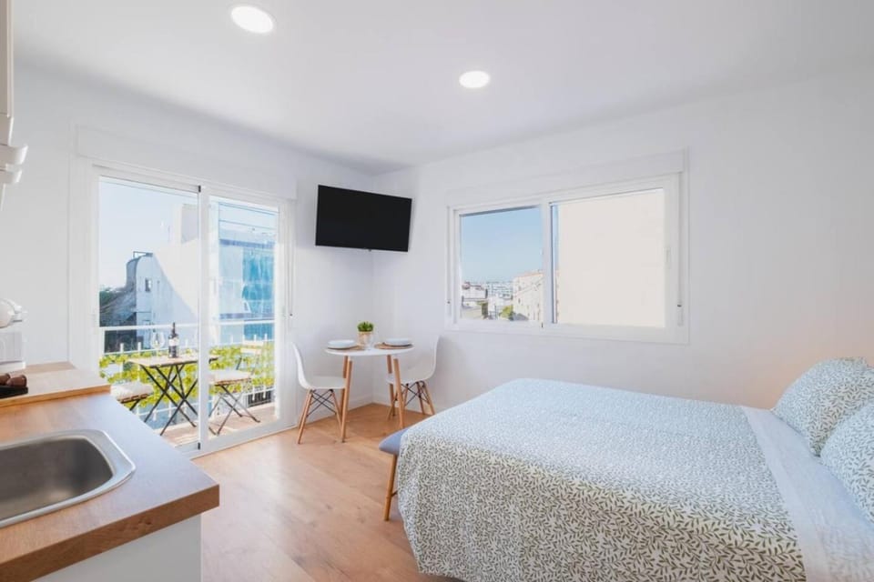 Photo of the whole room, Dining area, Bedroom