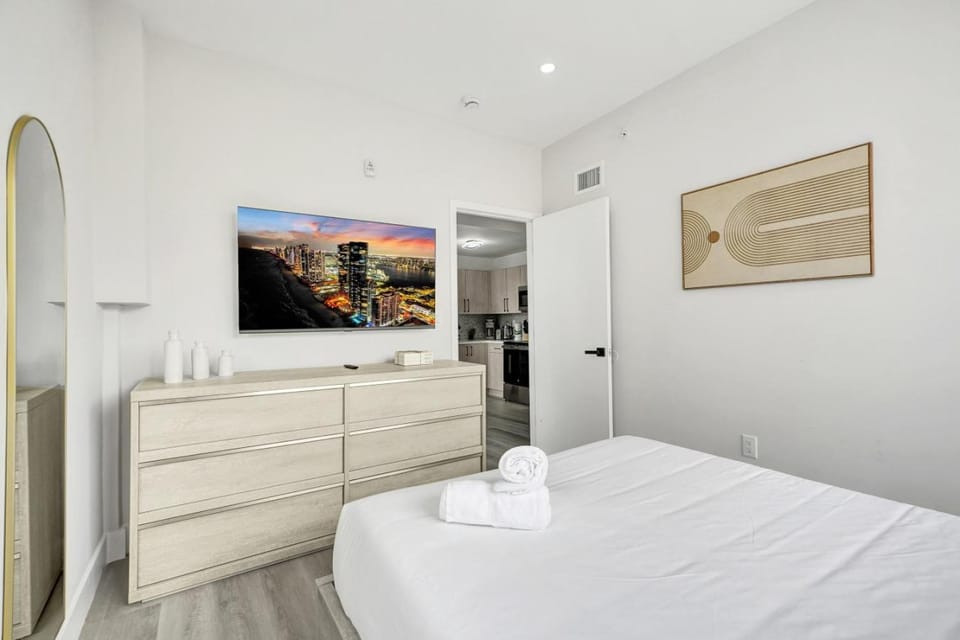 Comfy 1BR in the Heart of SoBe Beach 1 Min Away 309 Apartment in Flamingo Lummus