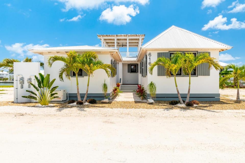 Amber Glow and Mistico Beach Club plus Boat Shuttle Villa in Corozal District