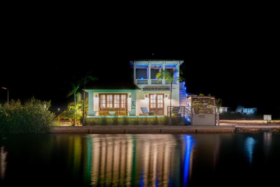 Amber Glow and Mistico Beach Club plus Boat Shuttle Villa in Corozal District