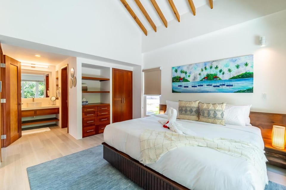 Azure Tide and Mistico Beach Club plus Boat Shuttle Villa in San Pedro
