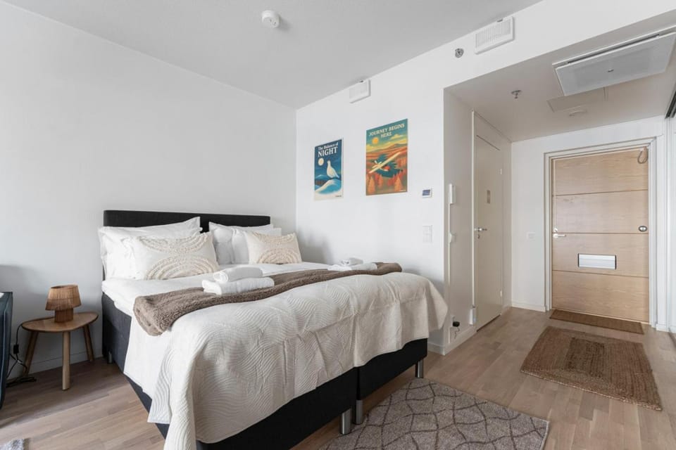 Photo of the whole room, Bedroom, towels