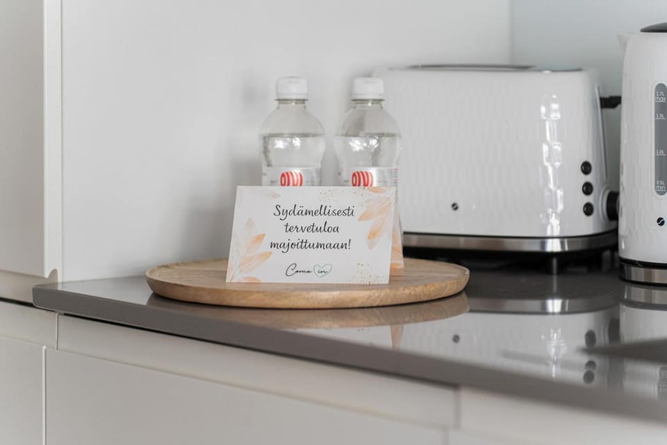 Kitchen or kitchenette, Text overlay
