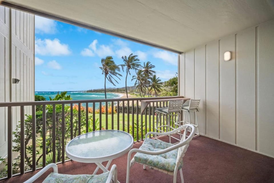 Wailua Bay View 105 Oceanfront condo House in Wailua
