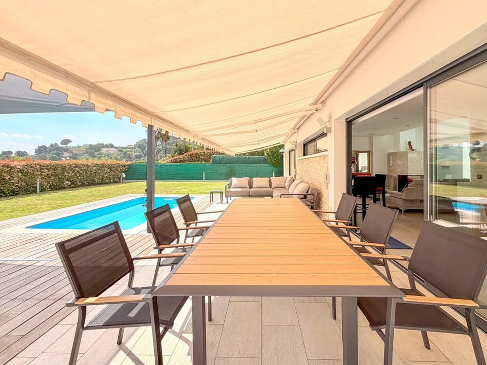 Escapade Ultime avec Piscine, Jacuzzi & Gym Villa in Antibes