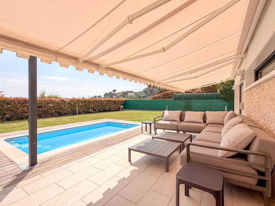 Escapade Ultime avec Piscine, Jacuzzi & Gym Villa in Antibes
