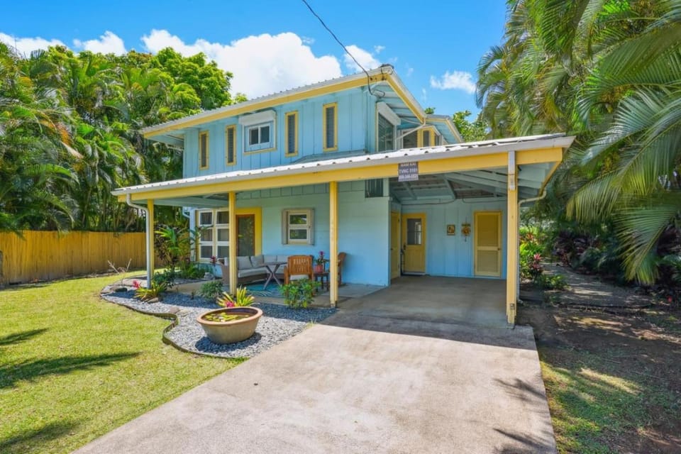 5 bed house walk to shops beach and restaurants House in Hanalei
