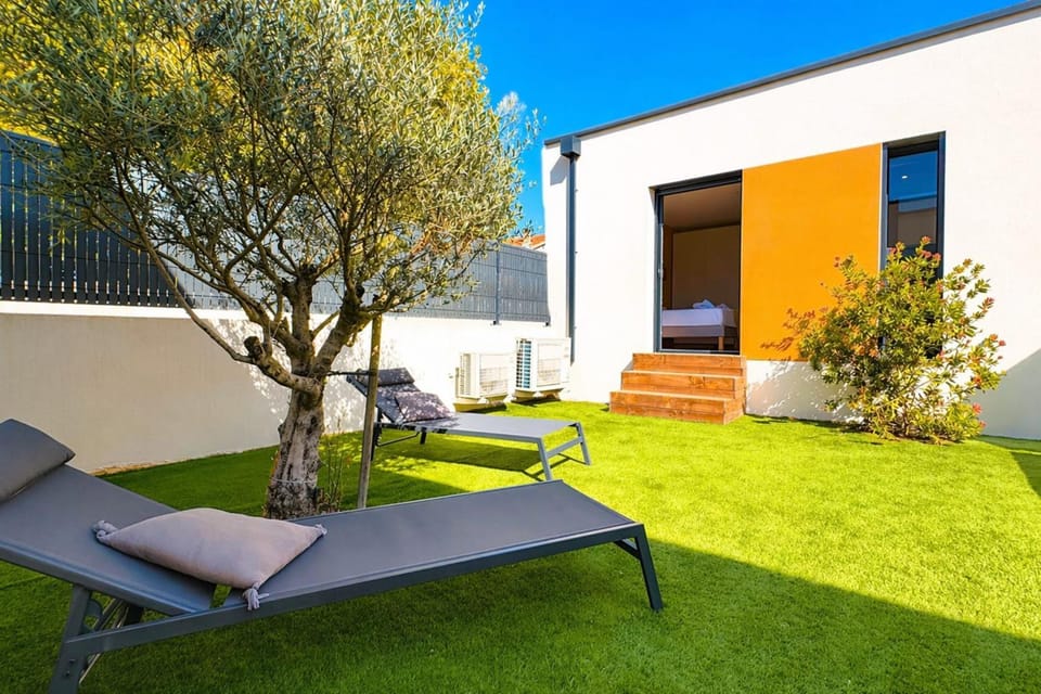 Garden, sunbed