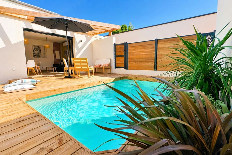 Patio, Pool view, Swimming pool