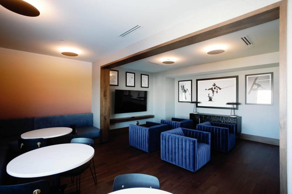 Communal lounge/ TV room