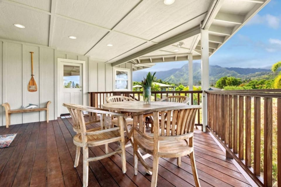 4 bd walk to shops restaurants and beach House in Hanalei