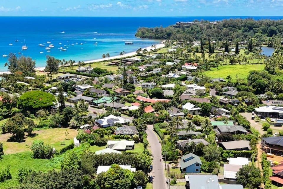4 bd walk to shops restaurants and beach House in Hanalei