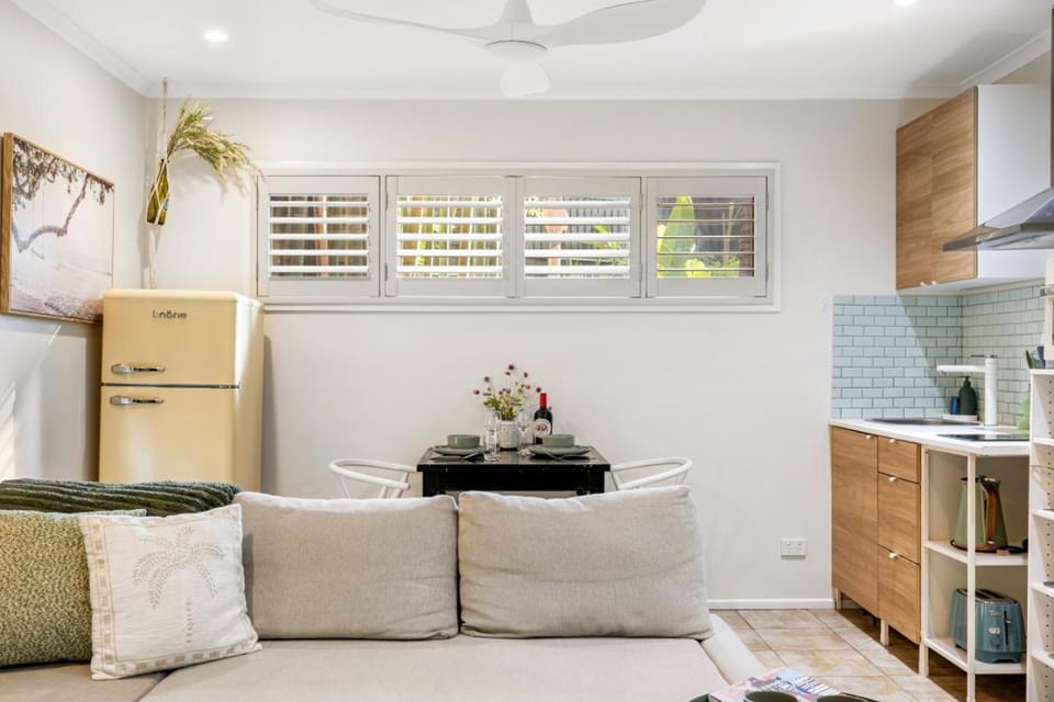 Kitchen or kitchenette, Seating area, Dining area