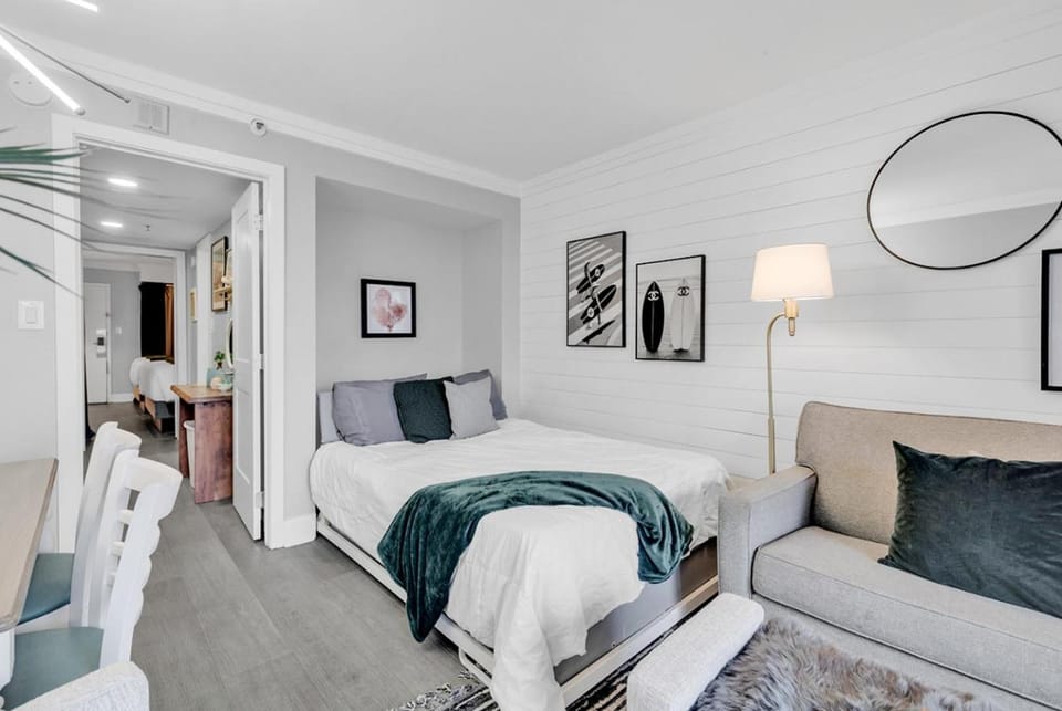 Bed, Living room