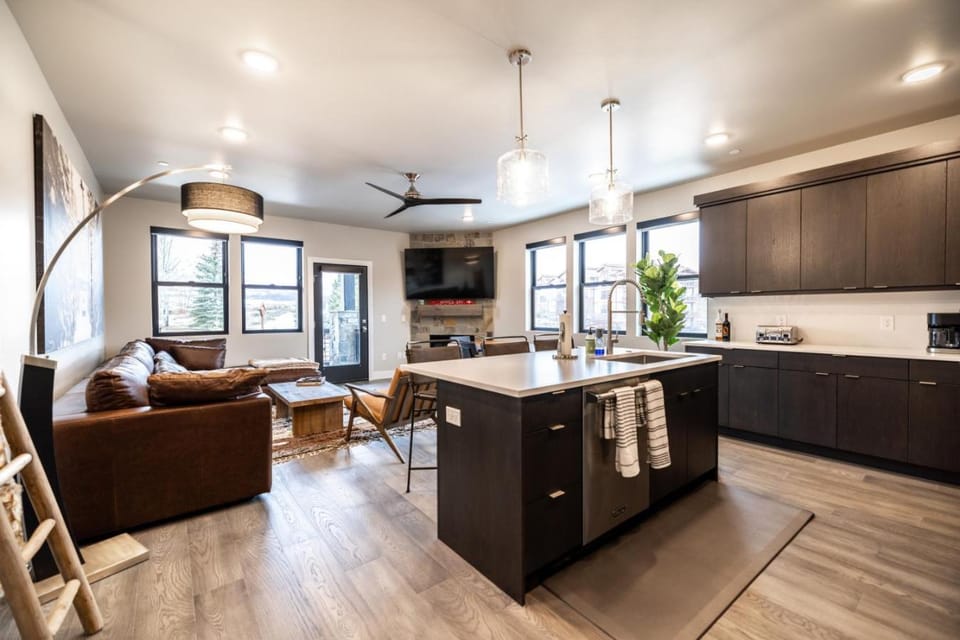 Living room, Dining area, dishwasher
