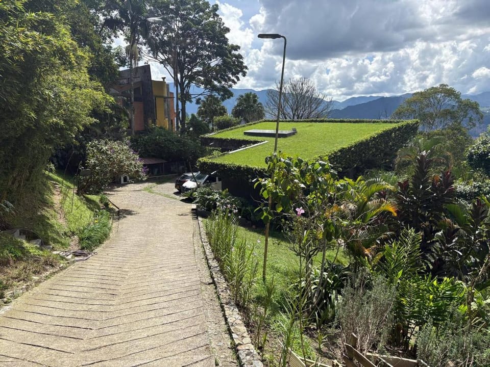 Stylish, bioclimatic family house House in Envigado