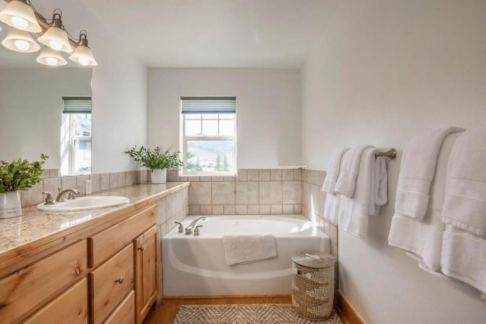 Bathroom, Bath, towels