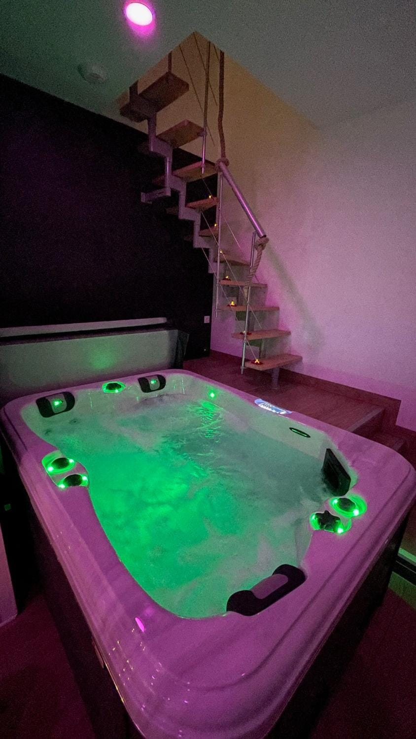 Hot Tub, Spa and wellness centre/facilities
