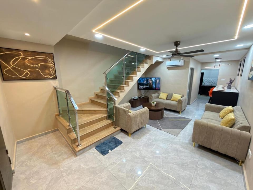 Elegant Modern Stay , Middle Town Kulai 10-11 Pax House in Johor