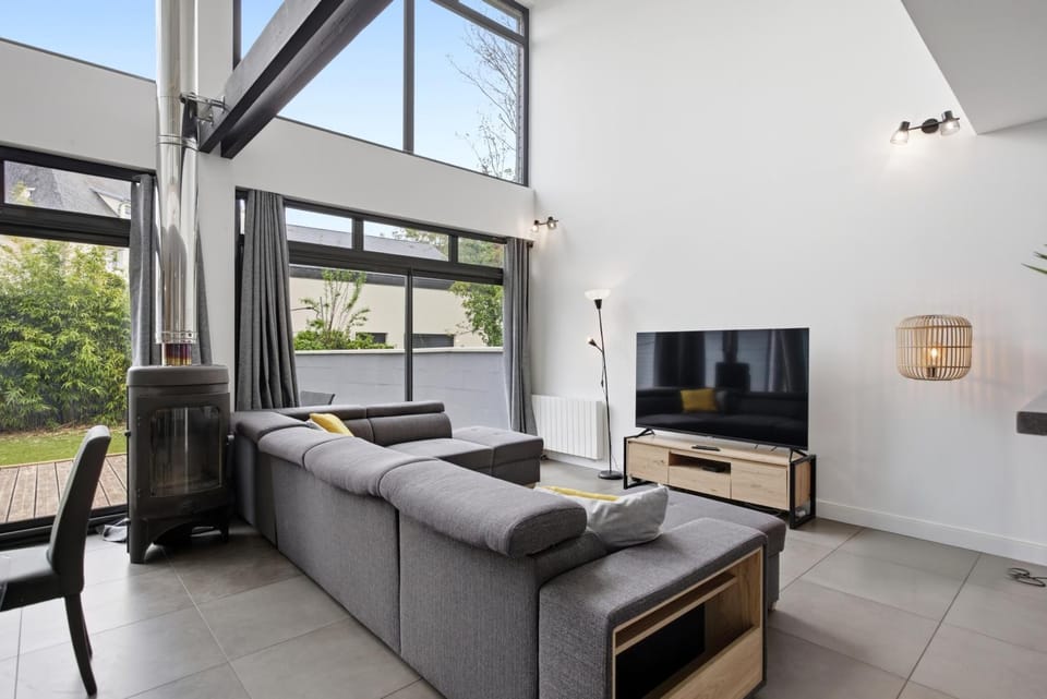 Communal lounge/ TV room, TV and multimedia, Living room, Seating area