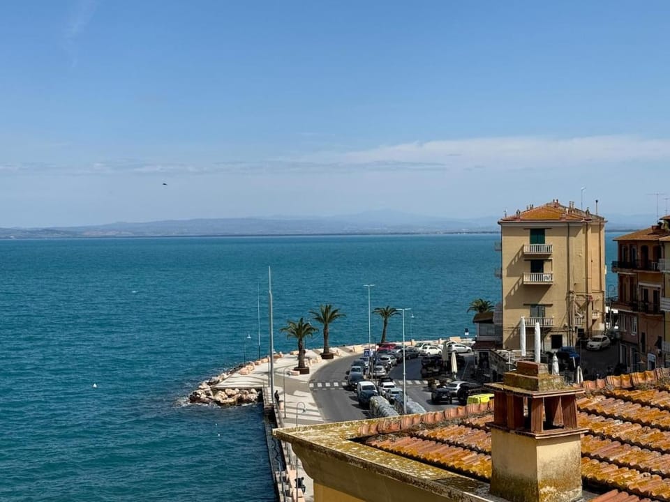 Porto Santo Stefano Sunny harbour apartment Apartment in Porto Santo Stefano