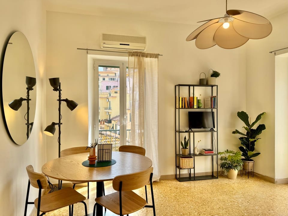 Living room, Seating area, Dining area, air conditioner