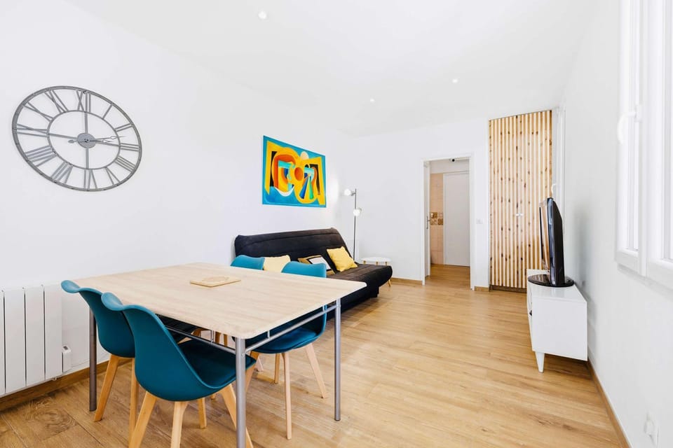 TV and multimedia, Living room, Dining area