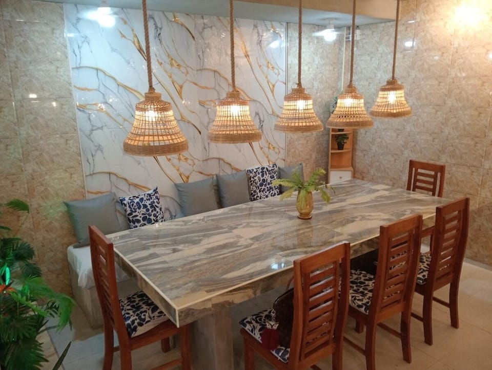 Seating area, Dining area