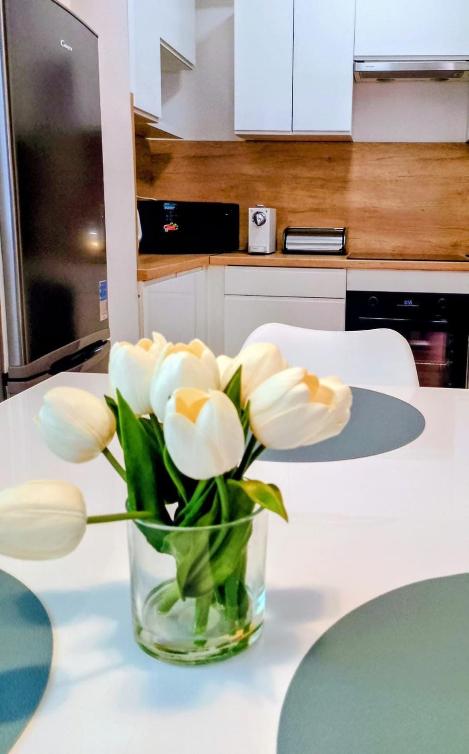 Kitchen or kitchenette, Dining area