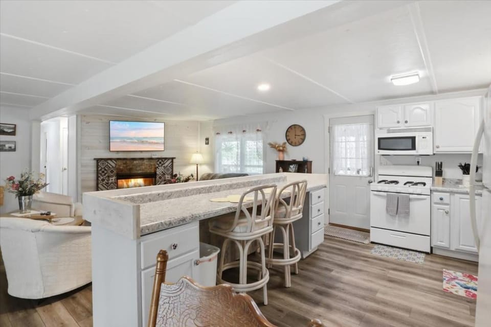 Lake Ozark Getaway with Fire Pit & Flat Lot House in Lake of the Ozarks