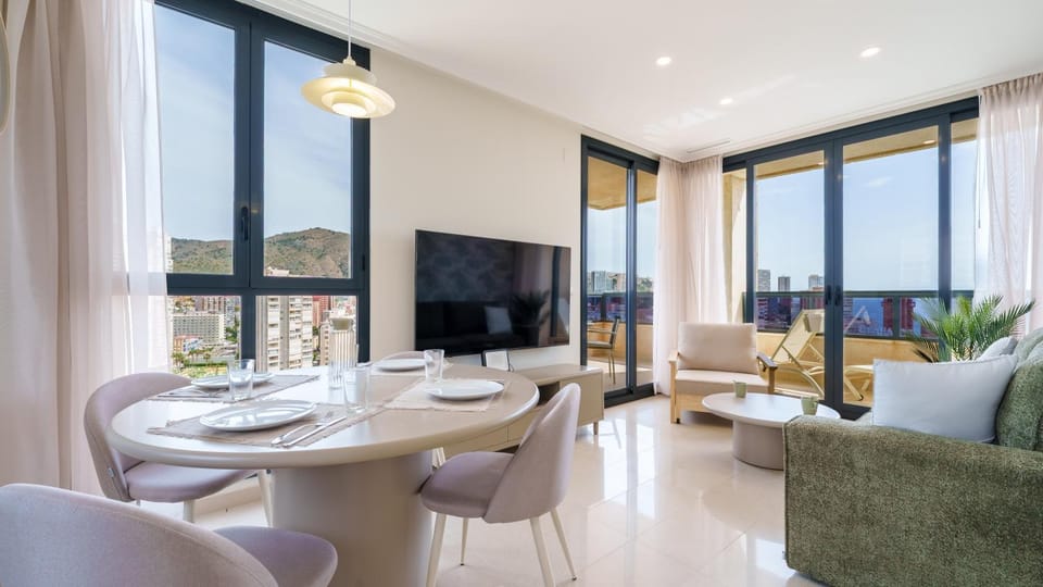 Communal lounge/ TV room, TV and multimedia, Living room, Dining area