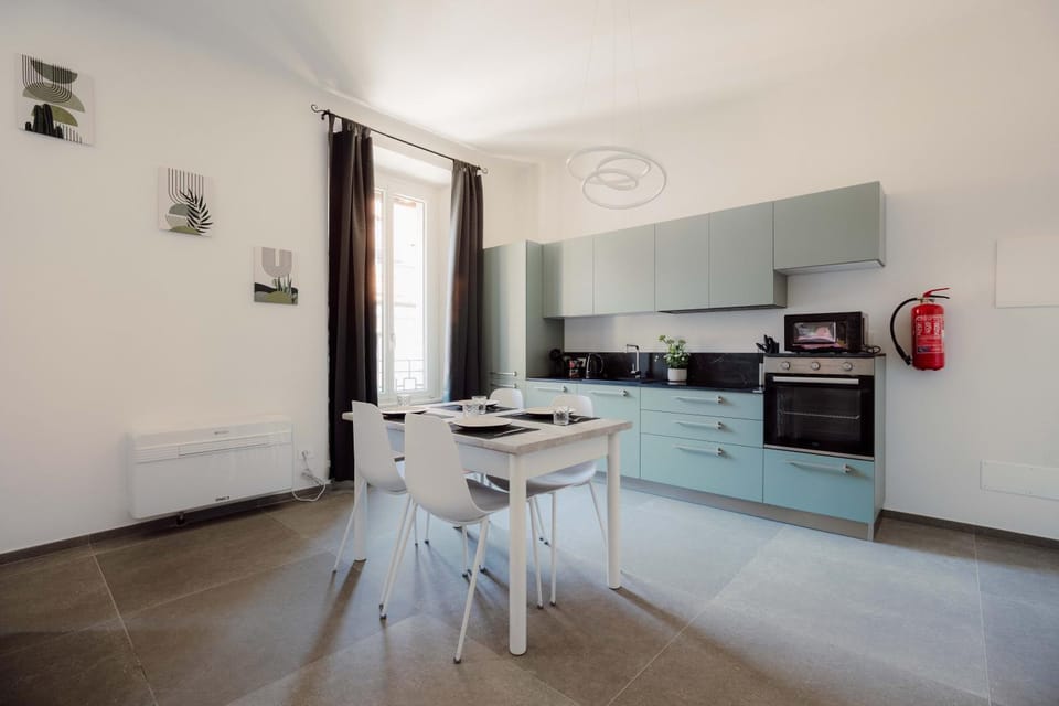 Dining area, kitchen
