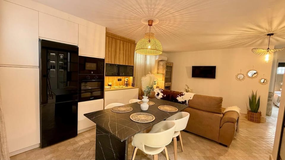 TV and multimedia, Lounge or bar, Dining area, kitchen