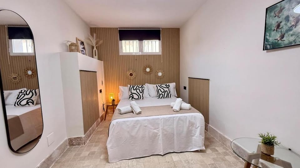 Bed, Guests, wardrobe