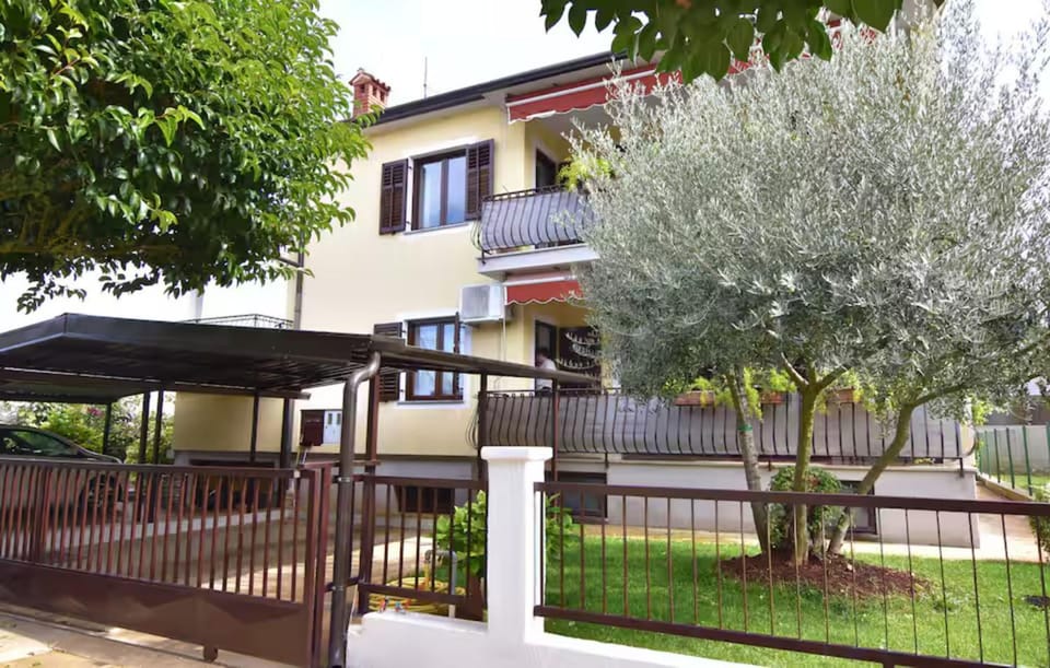 Quiet stay with garden view Apartment in Istria County