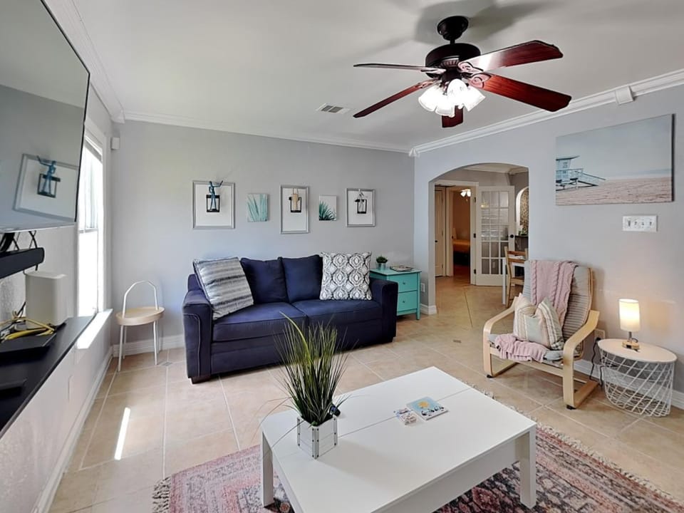 Living room, Seating area, furniture