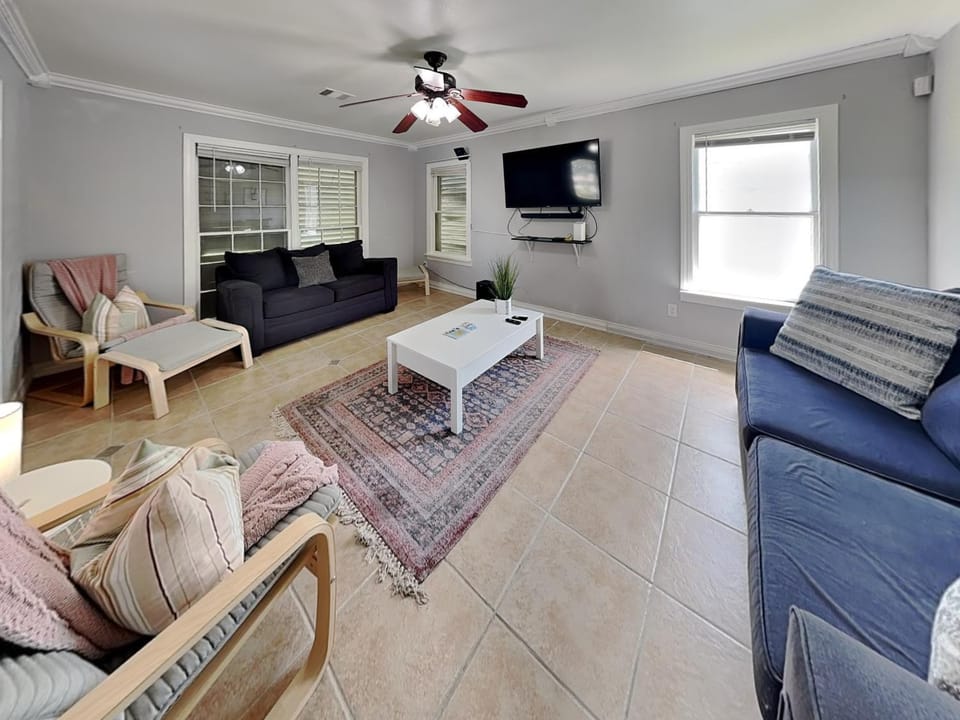 TV and multimedia, Living room, Seating area, furniture