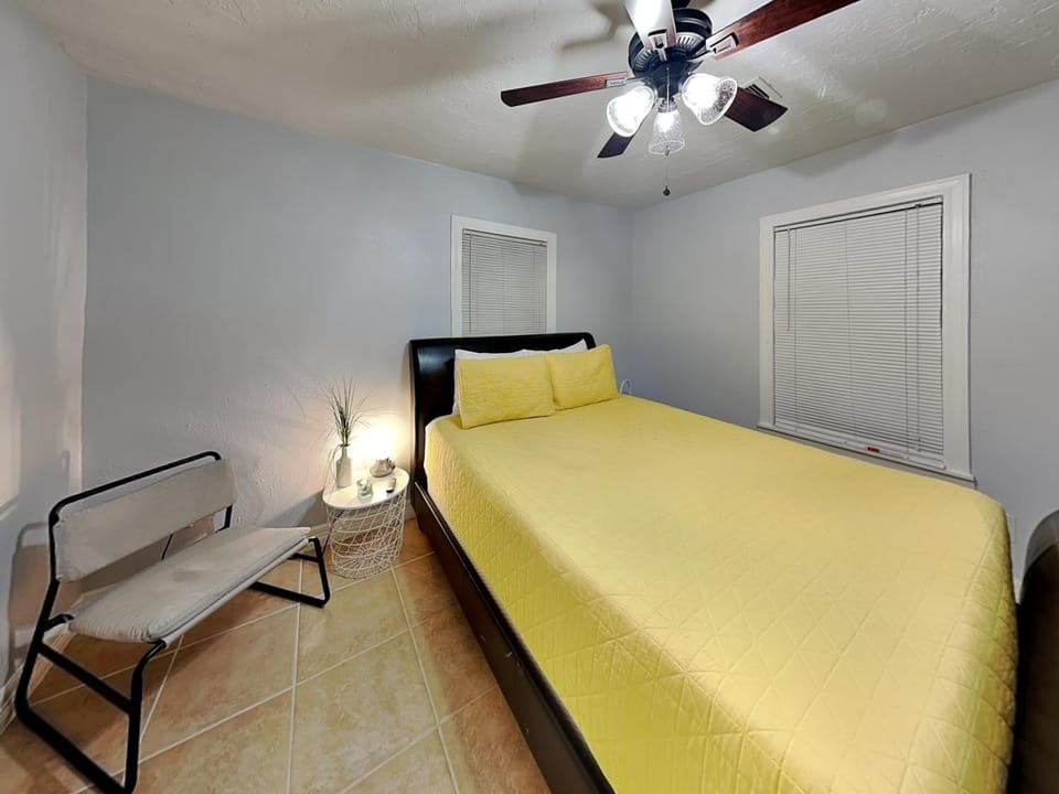 Bed, Seating area, Bedroom, furniture
