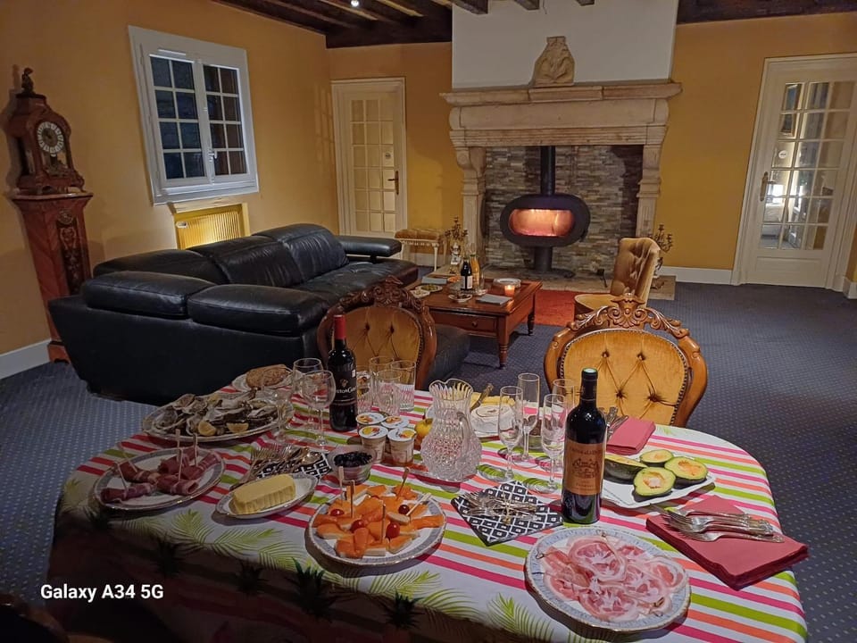 Living room, Seating area