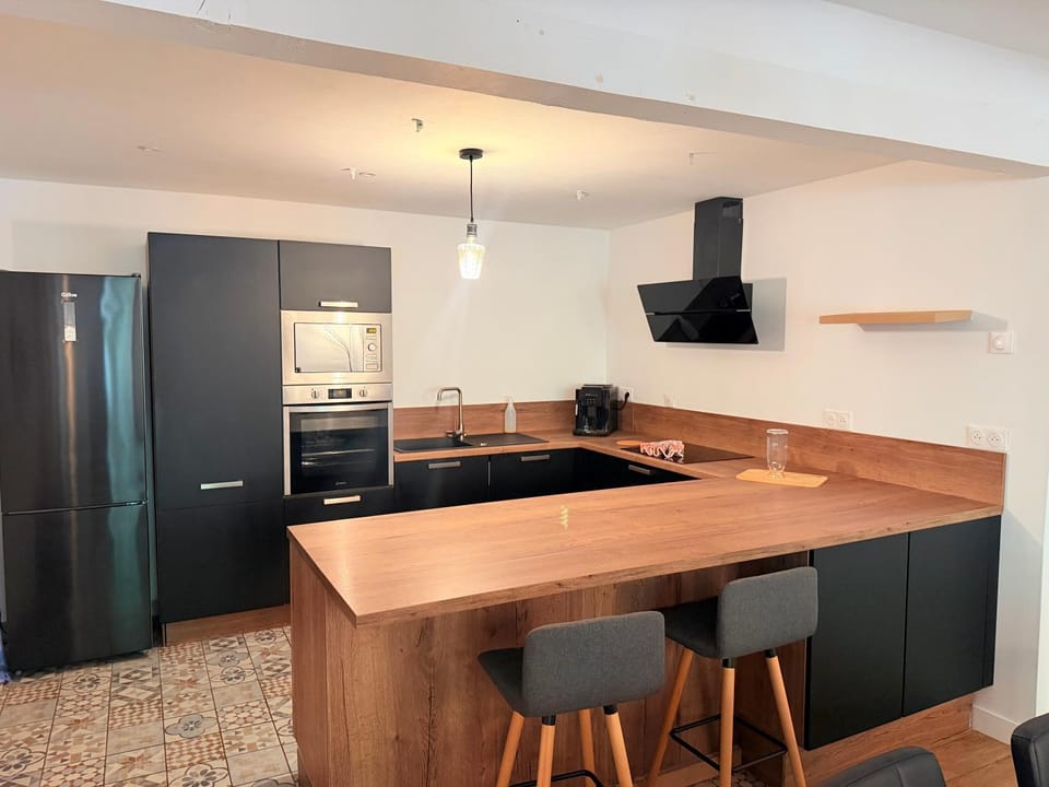 Kitchen or kitchenette, Dining area, oven, stove