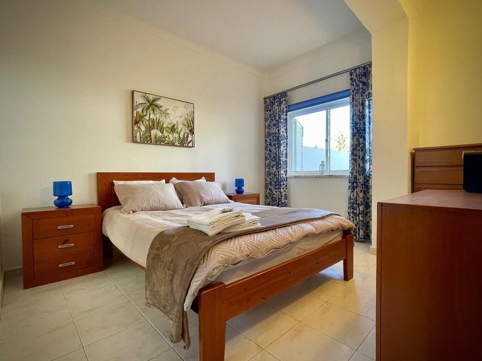 Apt FS - 20 meters from beach Apartment in Porches