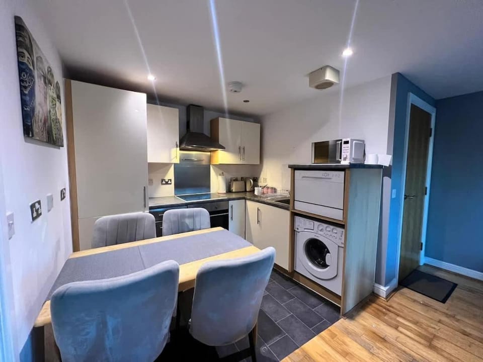 Stylish City Retreat 2 bed room Manchester Flat Apartment in Stretford