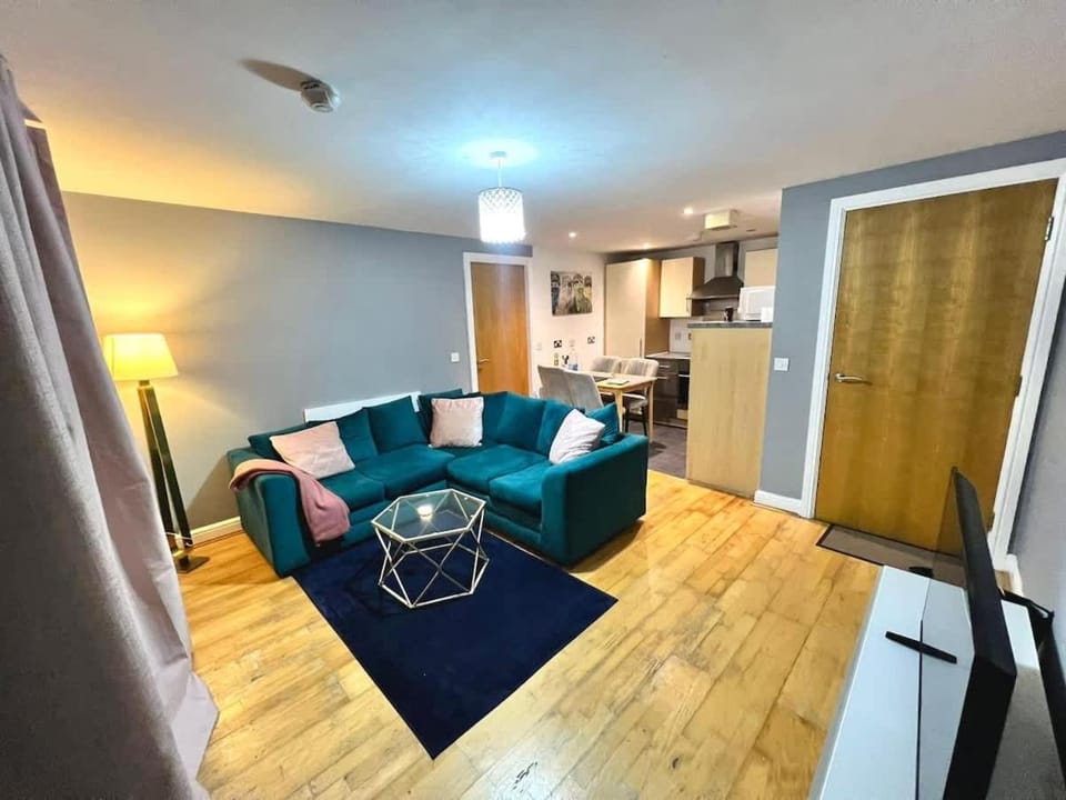 Stylish City Retreat 2 bed room Manchester Flat Apartment in Stretford
