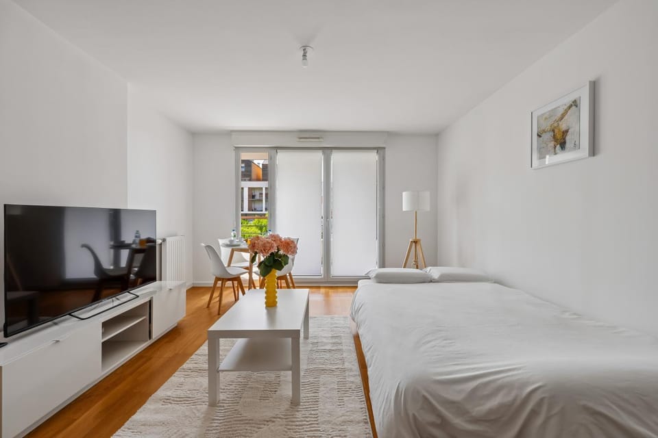 Modern Apartment with Free Garage Apartment in Île-de-France