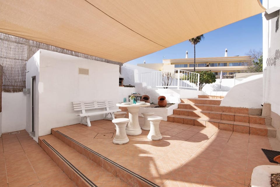 Property building, Balcony/Terrace, Living room