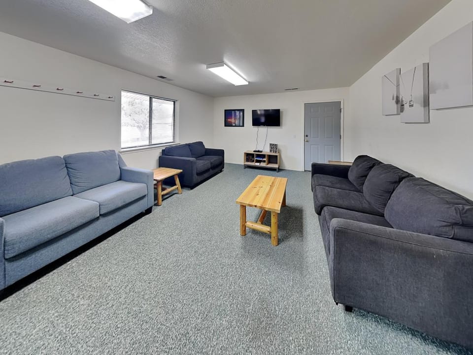 TV and multimedia, Living room, Seating area, furniture