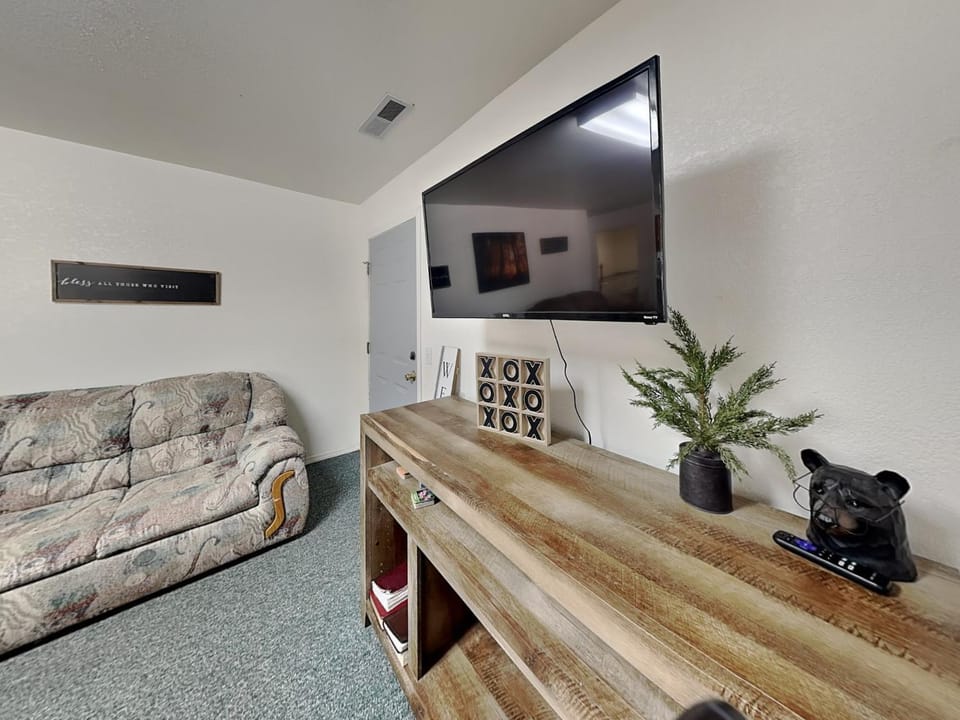 TV and multimedia, Living room, Seating area, furniture
