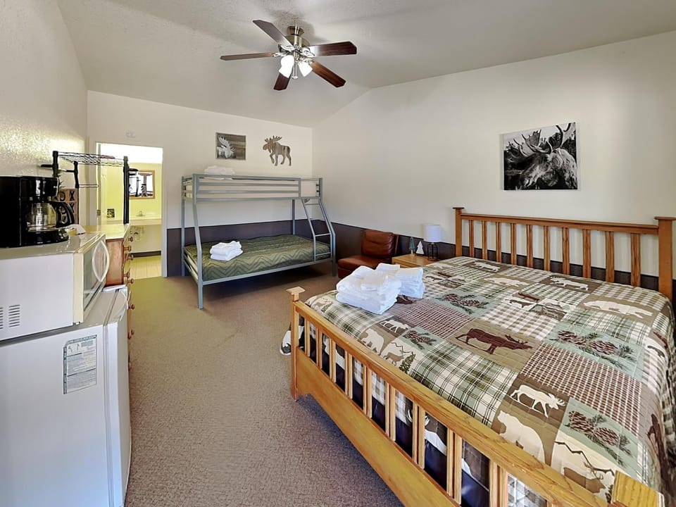 Bed, Kitchen or kitchenette, bunk bed, towels