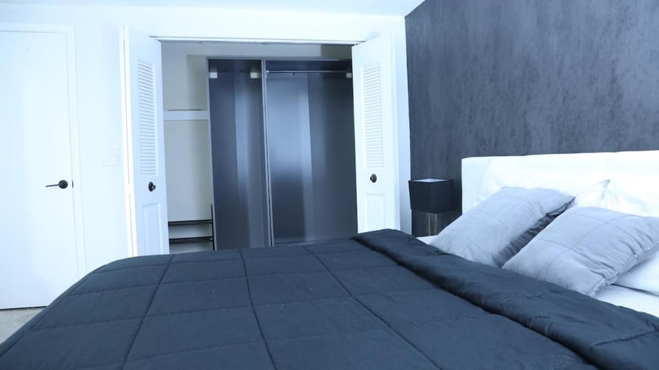 Cozy Tampa Getaway Near Everything, Free Parking House in Town N Country